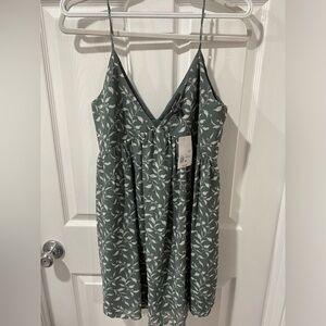 NWT Forever 21 dress, size M, sage green floral pattern, lined.